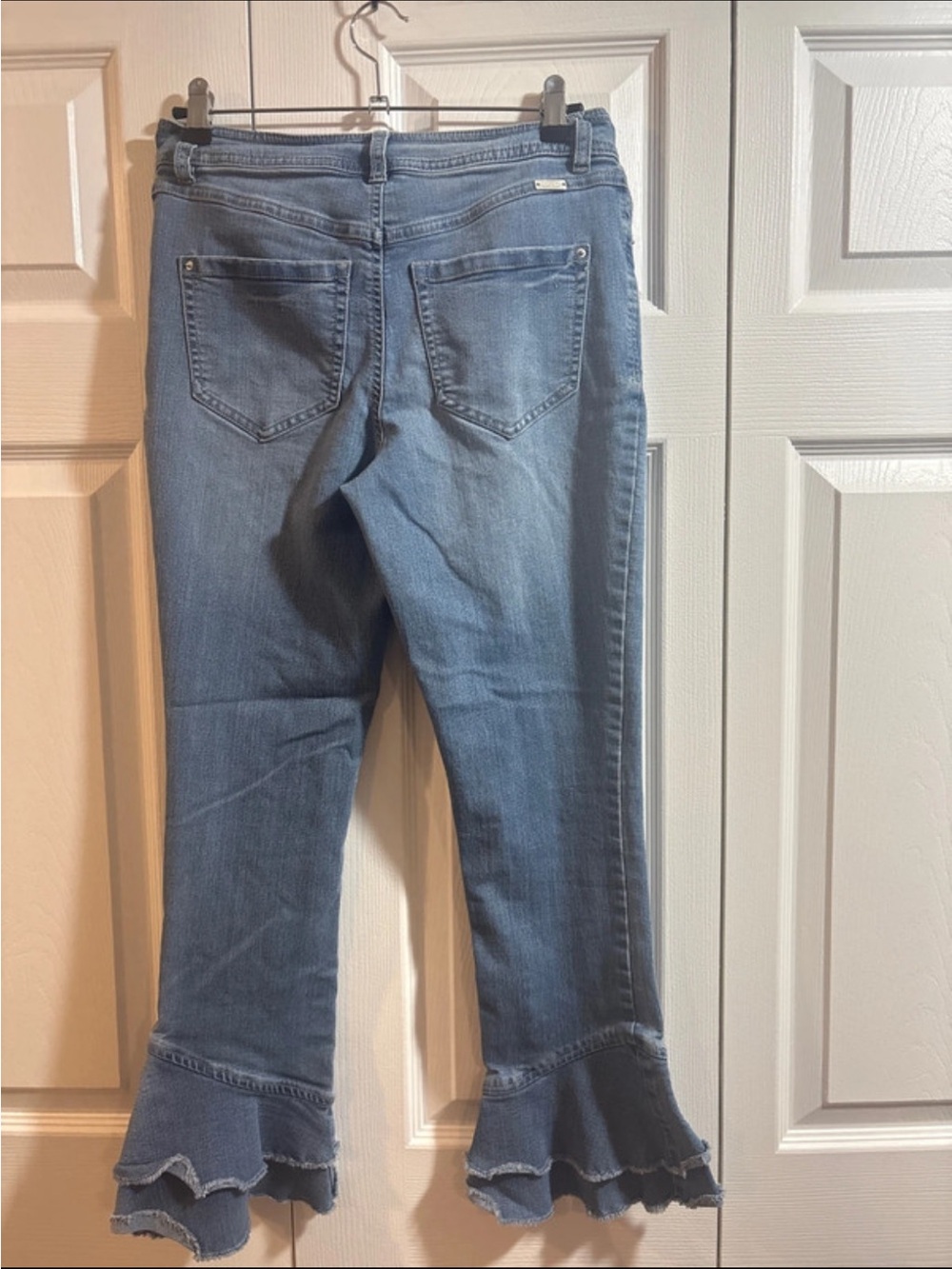 INC International Concepts Size 4 Ruffle Hem Cropped Flare Jeans Light Wash - Picture 4 of 4